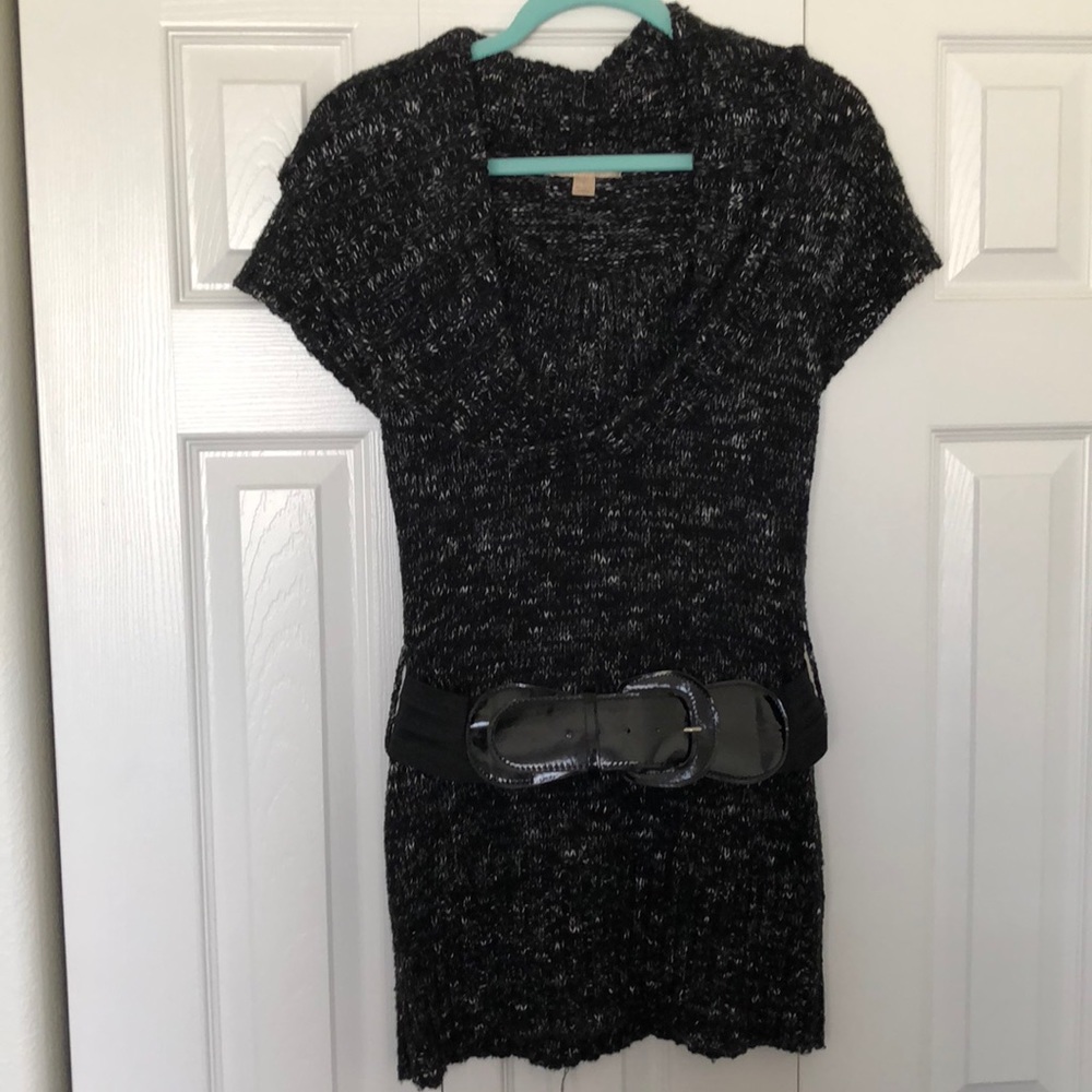 Knit short sleeve sweater with belt